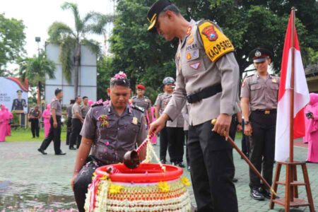 50 Personel Polri dan ASN Polres Magetan Naik Pangkat di Awal Tahun Foto BeritaJatim.com