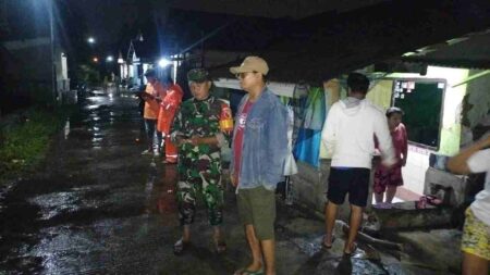 Sungai Dlanggu Meluap, 2 Rumah Warga Mojokerto Terendam Banjir Foto BeritaJatim.com