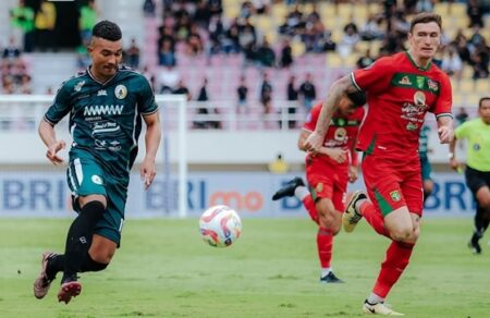 PSS Sleman Tundukkan Persebaya 3-1, Penggawa Anyar Bajul Ijo Gagal Beri Dampak Foto BeritaJatim.com