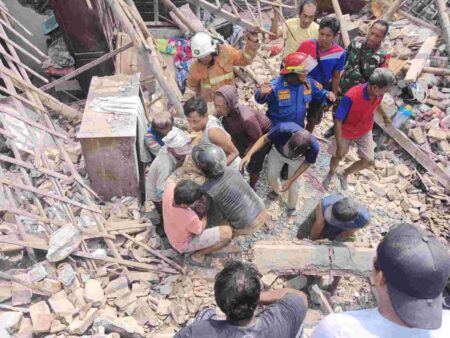 BPBD Mojokerto Catat 10 Rumah Rusak Akibat Ledakan Hebat di Perum Lawangsari Foto BeritaJatim.com