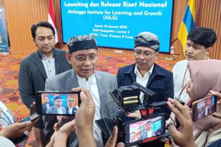 Rektor Unair Dukung Wacana Pemberian Izin Tambang untuk Perguruan Tinggi Foto BeritaJatim.com