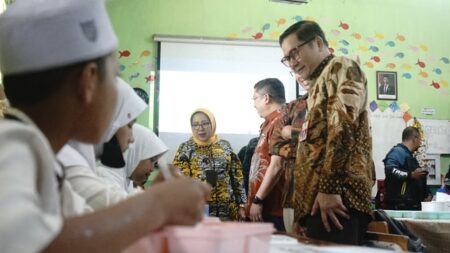 Kisah Sukses CSR di Malang: Donasikan untuk MBG di Sekolah, Kemenpan RB Angkat Topi Foto BeritaJatim.com