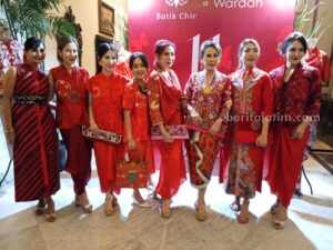 Batik Chic Rayakan 15 Tahun dengan Koleksi Lunar Rose yang Memukau Foto BeritaJatim.com