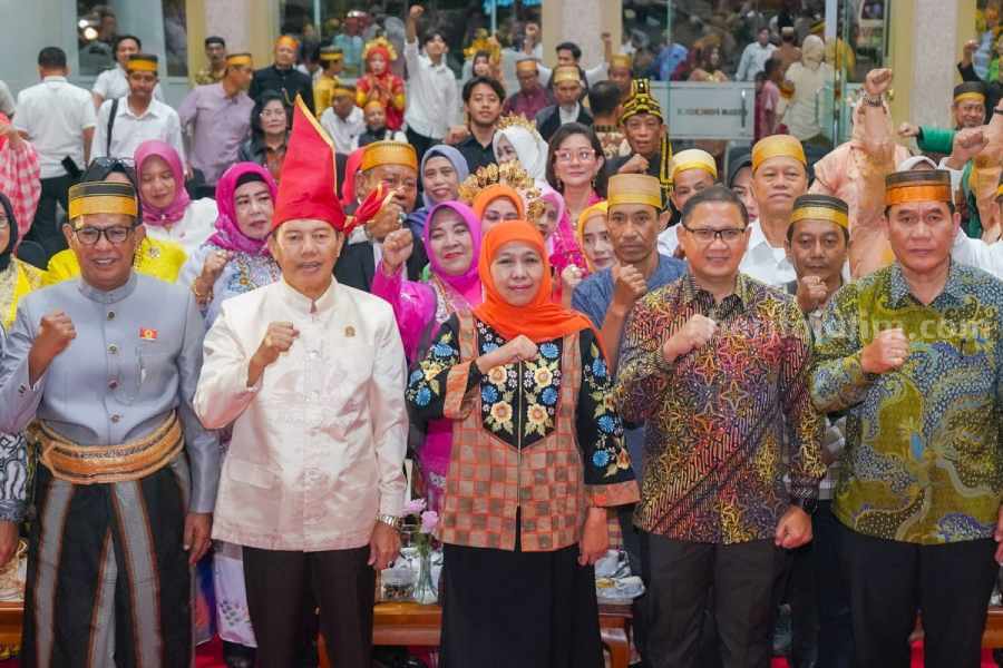 Khofifah Bicara Gerbang Baru Nusantara saat Hadiri Pelantikan BPW KKSS Jatim Foto BeritaJatim.com