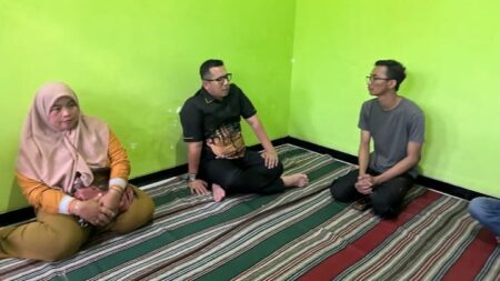 Pj Wali Kota Mojokerto Kunjungi Keluarga Korban Ombak Pantai Drini Foto BeritaJatim.com