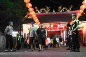 Polres Mojokerto Kota Perketat Pengamanan di Klenteng Hok Sian Kiong Foto BeritaJatim.com