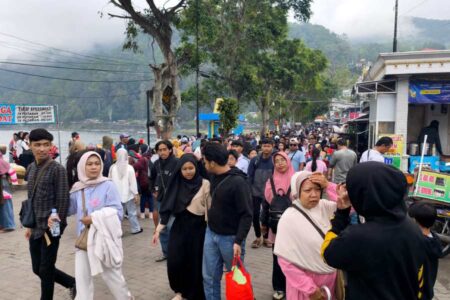 Kunjungan Wisata Telaga Sarangan di Magetan Turun Drastis, Ini Faktor Penyebabnya Foto BeritaJatim.com
