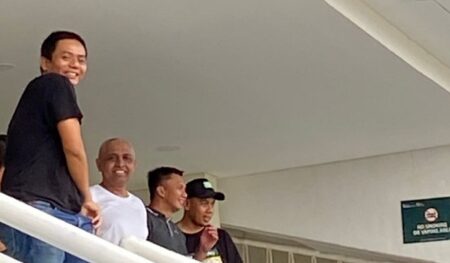 Manajemen Persebaya Tonton Laga Deltras FC Vs Gresik United, Ini Kata CEO ‘The Lobster’ Foto BeritaJatim.com