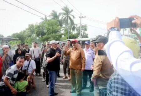 Pj Sekda Pamekasan Pimpin Relokasi PKL Arek Lancor ke Food Colony Foto BeritaJatim.com