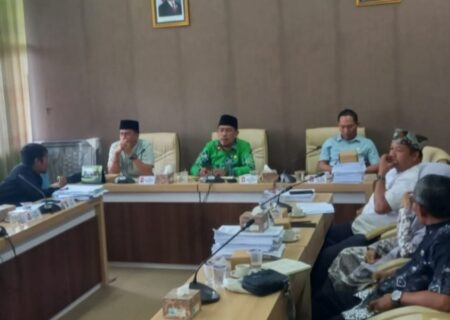 DPRD Pamekasan Siapkan Langkah Taktis Tata dan Berdayakan PKL Foto BeritaJatim.com