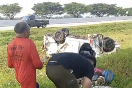Kecelakaan di Tol Ngawi: Mobil Pecah Ban, Dua Penumpang Tewas Termasuk Balita Foto BeritaJatim.com