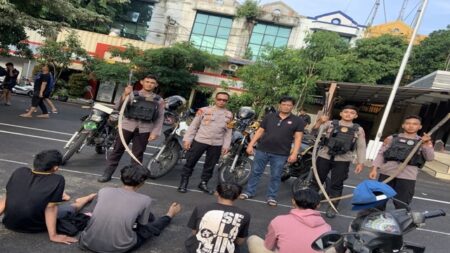 Tawuran Bermodal Celurit Gagal, Lima Remaja Surabaya Kelompok Gengster Diciduk Foto BeritaJatim.com