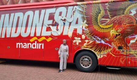 Bus Timnas Indonesia Jadi Wisata Foto Warga Foto BeritaJatim.com