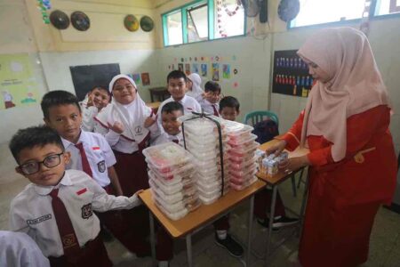 Anggarkan Rp1 Triliun untuk Makan Bergizi Gratis, Pemkot Surabaya Libatkan UMKM Foto BeritaJatim.com