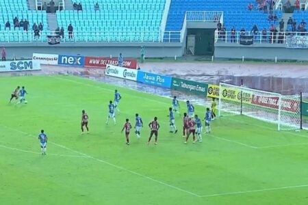 Baru Berjalan 8 Menit, Deltras Sidoarjo Bungkam 1 Gol di Gawang Persibo Bojonegoro Foto BeritaJatim.com