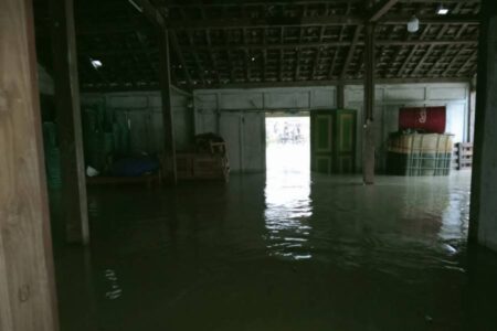 Banjir Bojonegoro, 100 Rumah Warga Desa Bobol Terendam Foto BeritaJatim.com