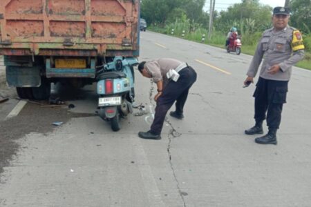 Gadis Bojonegoro Meninggal Kecelakaan, Motornya Tertancap di Sela Truk Foto BeritaJatim.com