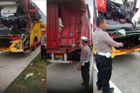 Bus Rombongan Ziarah Tabrak Truk Gula di Tol Ngawi Foto BeritaJatim.com