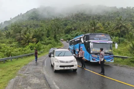 Satlantas Polres Tulungagung Intensifkan Patroli di JLS saat Libur Panjang Foto BeritaJatim.com