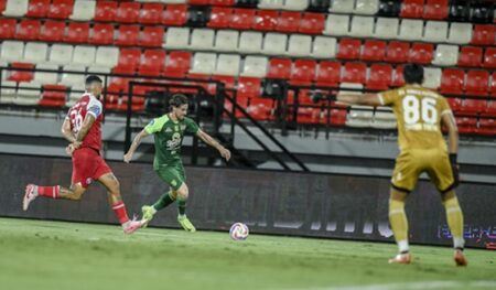 Persebaya Babak Belur Dihantam Barito, Alami Empat Kekalahan Beruntun di Liga 1 Foto BeritaJatim.com
