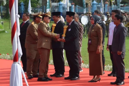 Bupati Lamongan dan 56 Perusahaan Raih Penghargaan K3 2025 Foto BeritaJatim.com