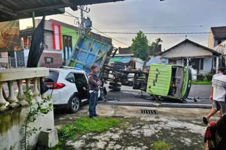 Hendak Berobat ke Malang, Satu Keluarga asal Tulungagung Kecelakaan di Blitar Foto BeritaJatim.com