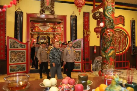 Polresta Malang Kota Jamin Keamanan Perayaan Imlek 2025 di Klenteng Eng An Kiong Foto BeritaJatim.com