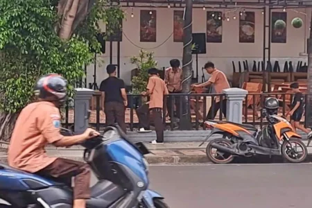 Satpol PP Surabaya Siap Tindak Tegas Perusak Fasilitas Umum Akibat Perburuan Koin Jagat Foto BeritaJatim.com