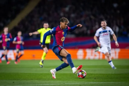 Lamine Yamal Ngamuk Usai Ditarik Keluar, FC Barcelona Lolos 16 Besar Liga Champions Foto BeritaJatim.com