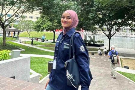 Mahasiswi Unair Ikuti Program Pertukaran di Malaysia, Fokus pada Pengolahan Sampah Foto BeritaJatim.com