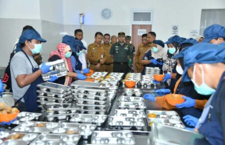 Hari Pertama Program Makan Bergizi Gratis di Sumenep, Ini Menunya Foto BeritaJatim.com