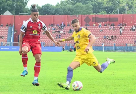 Duel Sengit Persik Kediri Vs Persis Solo: Saksikan secara Live Sreaming di Sini Foto BeritaJatim.com