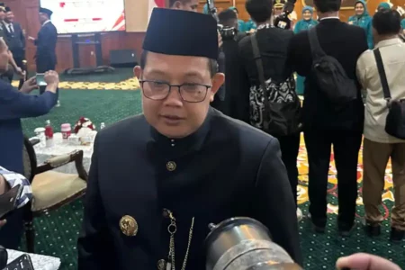 Bupati Situbondo Ditahan KPK, Pj Gubernur Jatim Siapkan Wabup Jadi Plt Foto BeritaJatim.com