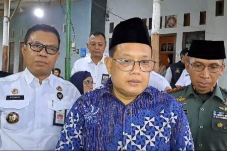 Pj Gubernur Jatim Serahkan Santunan untuk Keluarga 4 Korban Longsor asal Magetan Foto BeritaJatim.com