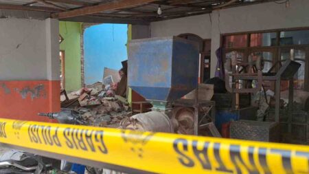 Pemilik Rumah Meledak Mojokerto Aipda Maryudi Diperiksa Polisi Foto BeritaJatim.com