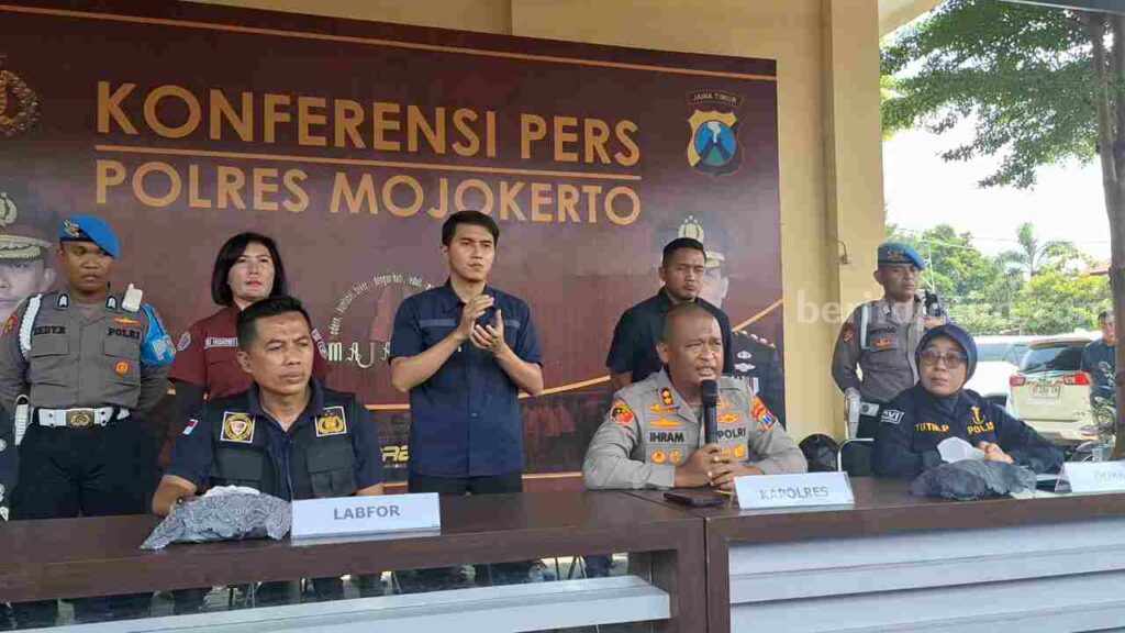 Temuan Baru di Rumah Meledak Mojokerto: 3 Slongsong Sreng Dor Foto BeritaJatim.com