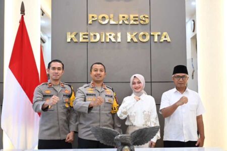 Vinanda dan Gus Qowim Silaturahmi ke Kapolres Kediri Kota Foto BeritaJatim.com