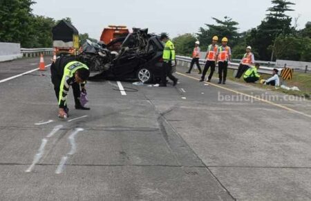 ASN Kecelakaan di Tol Jombang, Kadinsos Jatim: Kami Kehilangan 2 Putri Terbaik Foto BeritaJatim.com