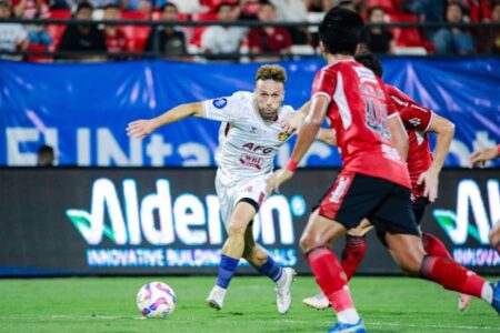 Ze Valente Tak Ikut Jamu PSS Sleman, Pelatih Persik Kediri Ungkap Alasan Foto BeritaJatim.com