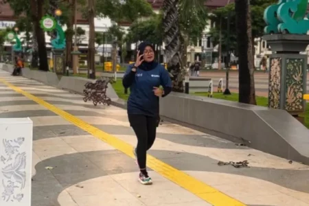 Renovasi Rampung, Alun-alun Tuban Jadi Spot Lari Favorit Warga Foto BeritaJatim.com