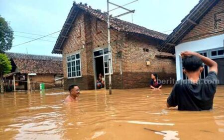 Banjir Mojoagung Jombang Datang dan Pergi Foto BeritaJatim.com
