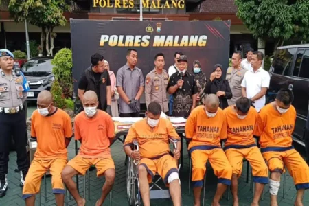 6 Pelaku Komplotan Pencuri Mobil dan Perhiasan di Malang Ditangkap Foto BeritaJatim.com
