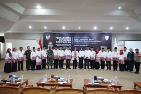 Pj Wali Kota Kediri Kukuhkan Pengurus Perwakilan Yayasan Gerontologi Abiyoso Jawa Timur Kota Kediri Masa Bakti 2024-2029 Foto BeritaJatim.com