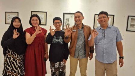 Pesan Moral Drama “Tersesat” pada Puncak Pagelaran Pameran Sketsa Ali Sadikin di WSG Kediri Foto BeritaJatim.com