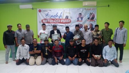 Komunitas Ginyo Lamongan Gelar Bedah Antologi Puisi dalam Rangka Dies Natalis XIV Foto BeritaJatim.com