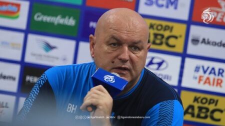 Persib Bandung Takluk dari Dewa United, Bojan Hodak Ungkap Penyebab Kekalahan Foto BeritaJatim.com
