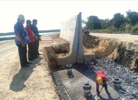 Sempat Berhenti, Proyek Puluhan Miliar Kali Lamong Gresik Kembali Dilanjutkan Foto BeritaJatim.com