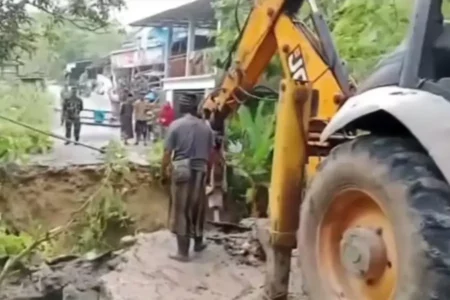 Perbaikan Jembatan Ambruk di Kokop Bangkalan Butuh Rp1 M Foto BeritaJatim.com