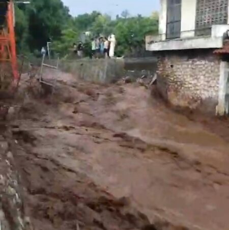 Rengel Langganan Banjir, DPRD Tuban: Maraknya Tambang Lingkungan Rusak Makin Parah Foto BeritaJatim.com