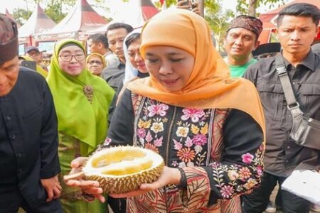 Khofifah Hadiri Bazar Durian Pasuruan, Apresiasi Durian Lokal Jatim Foto BeritaJatim.com